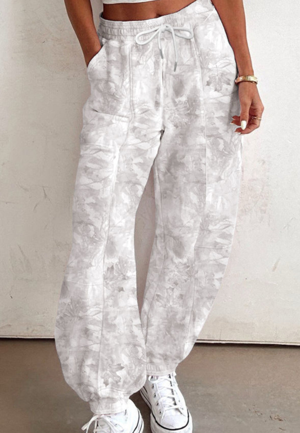 Baggy camo drawstring joggers