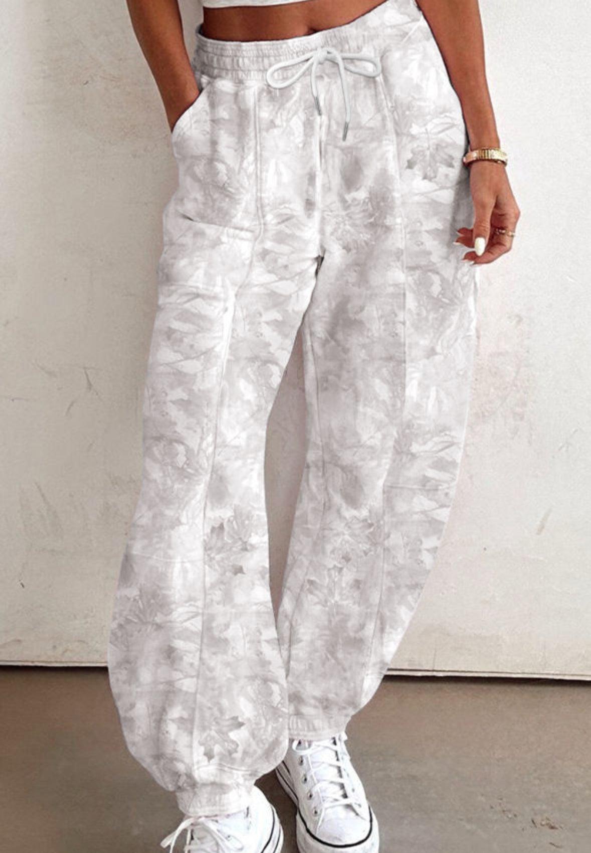 Baggy camo drawstring joggers