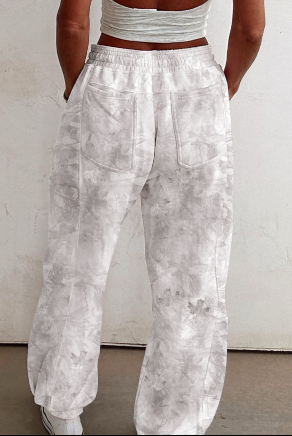 Baggy camo drawstring joggers